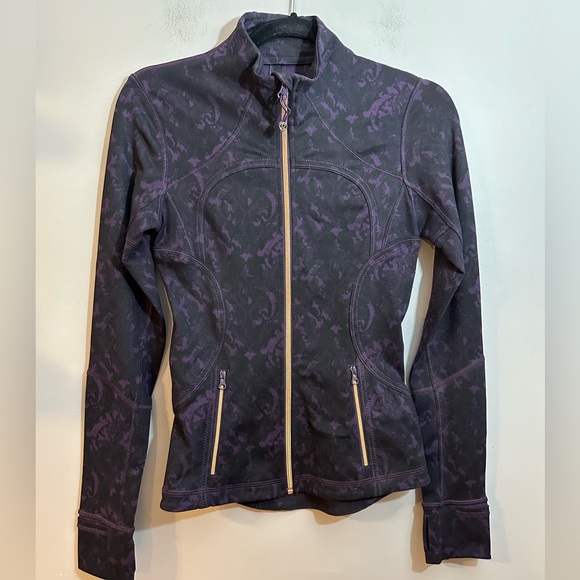 Lululemon Forme Jacket II *Textured Beautiful Baroque Deep Zinfandel Size 2 - Picture 3 of 10